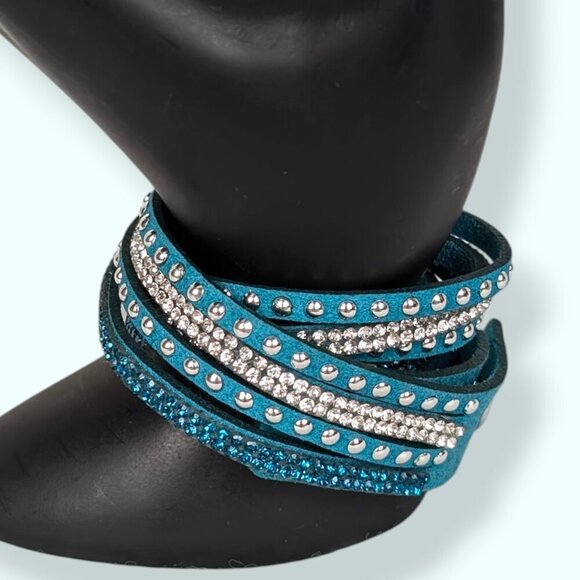 (2/$20) Bedazzled Long Turquoise Snap Bracelet - Picture 1 of 5